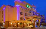 ภายนอกอาคาร 2 Holiday Inn Express & Suites WOODBRIDGE, an IHG Hotel