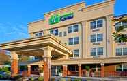 ภายนอกอาคาร 7 Holiday Inn Express & Suites WOODBRIDGE, an IHG Hotel