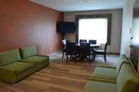 Ruang Umum Holiday Inn Express & Suites ROCHESTER WEBSTER, an IHG Hotel