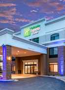 EXTERIOR_BUILDING Holiday Inn Express & Suites CEDAR FALLS - WATERLOO, an IHG Hotel