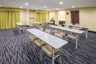 Functional Hall Holiday Inn Express & Suites ASHLAND, an IHG Hotel