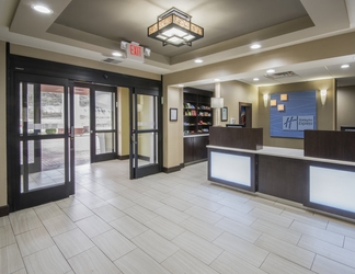 Lobby 2 Holiday Inn Express & Suites ASHLAND, an IHG Hotel