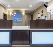 Lobi 6 Holiday Inn Express & Suites ASHLAND, an IHG Hotel