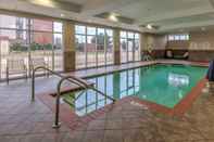 Swimming Pool Holiday Inn OKLAHOMA CITY NORTH-QUAIL SPGS, an IHG Hotel