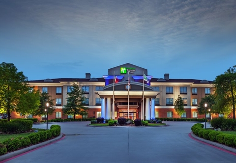 Exterior Holiday Inn Express & Suites ORANGE, an IHG Hotel