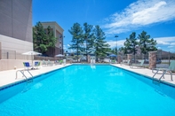 Swimming Pool Holiday Inn Express & Suites AUGUSTA WEST - FORT EISENHOWER, an IHG Hotel