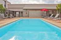 Swimming Pool Holiday Inn BLOOMINGTON-UNIVERSITY AREA, an IHG Hotel