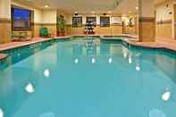 สระว่ายน้ำ Staybridge Suites INDIANAPOLIS DOWNTOWN-CONV CTR, an IHG Hotel