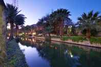 Swimming Pool Hotel Indigo SAN ANTONIO-RIVERWALK, an IHG Hotel