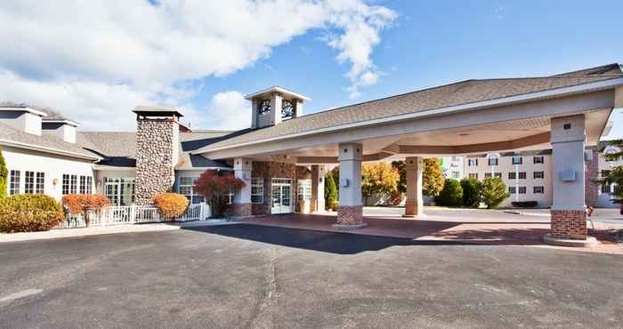 ภายนอกอาคาร Holiday Inn Express ST. IGNACE-LAKE FRONT, an IHG Hotel