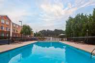 Swimming Pool Holiday Inn Express WINSTON-SALEM, an IHG Hotel