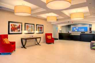 Lobi 4 Holiday Inn Express & Suites GRANBURY, an IHG Hotel