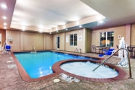 Swimming Pool Holiday Inn Express & Suites KILGORE NORTH, an IHG Hotel