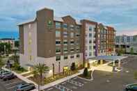 Exterior Holiday Inn Express & Suites ORLANDO - LAKE BUENA VISTA, an IHG Hotel