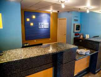 Lobi 2 Holiday Inn Express & Suites COCOA BEACH, an IHG Hotel