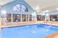 สระว่ายน้ำ Holiday Inn Express & Suites GREENVILLE-SPARTANBURG(DUNCAN), an IHG Hotel