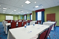 Functional Hall Holiday Inn Express & Suites AKRON REGIONAL AIRPORT AREA, an IHG Hotel