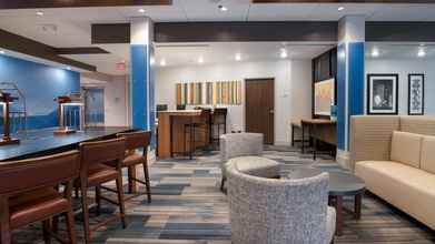 Lobi 4 Holiday Inn Express & Suites RACINE, an IHG Hotel