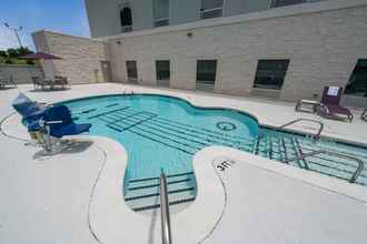 Swimming Pool 4 Holiday Inn Express & Suites MEMPHIS ARPT ELVIS PRESLEY BLV, an IHG Hotel