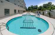 Swimming Pool 6 Holiday Inn Express & Suites MEMPHIS ARPT ELVIS PRESLEY BLV, an IHG Hotel