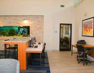 Lobi 2 Holiday Inn Express & Suites SOUTH PADRE ISLAND, an IHG Hotel