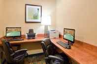 Functional Hall Holiday Inn Express & Suites FREDERICKSBURG, an IHG Hotel