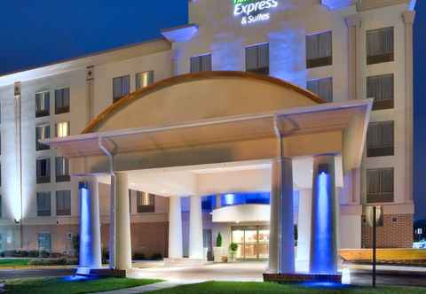 Exterior Holiday Inn Express & Suites FREDERICKSBURG, an IHG Hotel