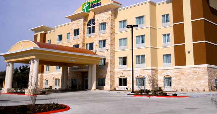 Exterior Holiday Inn Express & Suites TEMPLE - MEDICAL CENTER AREA, an IHG Hotel