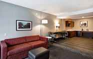 Common Space 4 Holiday Inn LANCASTER, an IHG Hotel