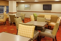 Bar, Cafe and Lounge Holiday Inn Express & Suites FREEPORT - BRUNSWICK AREA, an IHG Hotel