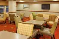 Bar, Cafe and Lounge Holiday Inn Express & Suites FREEPORT - BRUNSWICK AREA, an IHG Hotel