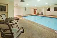 Kolam Renang Holiday Inn Express & Suites FREEPORT - BRUNSWICK AREA, an IHG Hotel