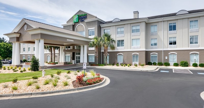 Exterior Holiday Inn Express & Suites DUBLIN, an IHG Hotel