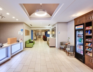 Lobby 2 Holiday Inn Express & Suites DUBLIN, an IHG Hotel