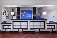 Lobi Holiday Inn Express & Suites CLEVELAND, an IHG Hotel