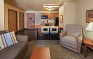 Common Space 6 Candlewood Suites ST. ROBERT