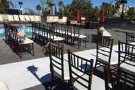 Swimming Pool Crowne Plaza LOS ANGELES HARBOR HOTEL, an IHG Hotel