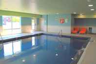 Swimming Pool Holiday Inn Express & Suites COLUMBIA CITY, an IHG Hotel