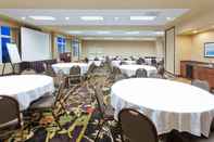 Functional Hall Holiday Inn Express & Suites ASTORIA, an IHG Hotel