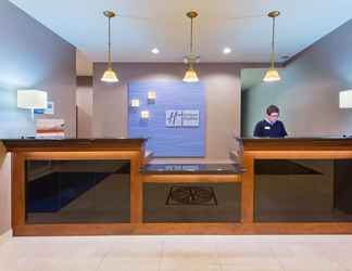 Lobi 2 Holiday Inn Express & Suites ASTORIA, an IHG Hotel