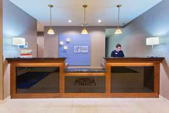 Lobi 4 Holiday Inn Express & Suites ASTORIA, an IHG Hotel