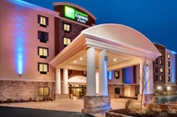 ภายนอกอาคาร Holiday Inn Express & Suites WILLIAMSPORT, an IHG Hotel