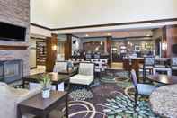 Quầy bar, cafe và phòng lounge Staybridge Suites LANSING-OKEMOS, an IHG Hotel