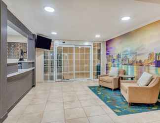 Lobby 2 Candlewood Suites SECAUCUS - MEADOWLANDS