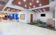 Lobby 6 Holiday Inn Express & Suites SEALY, an IHG Hotel