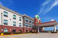 Exterior Holiday Inn Express & Suites SEALY, an IHG Hotel
