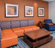 Lobby 4 Holiday Inn Express & Suites YORK, an IHG Hotel