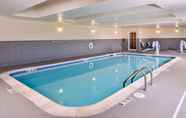 Hồ bơi 5 Holiday Inn Express & Suites YORK, an IHG Hotel