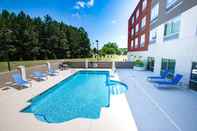 Swimming Pool Holiday Inn Express & Suites GREENWOOD MALL, an IHG Hotel