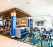 Lobi 7 Holiday Inn Express & Suites GREENWOOD MALL, an IHG Hotel